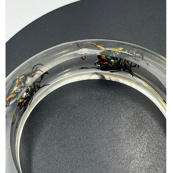 Vintage 1960s Clear Lucite Green Iridescent Beetle Weevil Bangle Bracelet - Picture 8 of 12